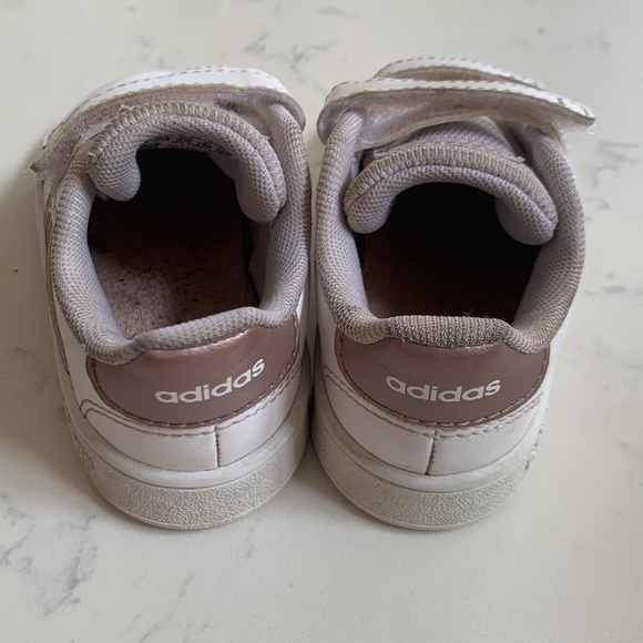 Girls Adidas - Picture 4 of 7